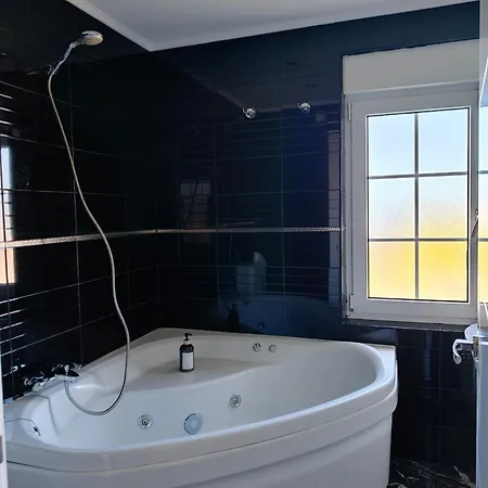 Con Piscina, Jacuzzi Y Vistas Al Mar, A 5 Min Del Puerto De Сasa de vacaciones